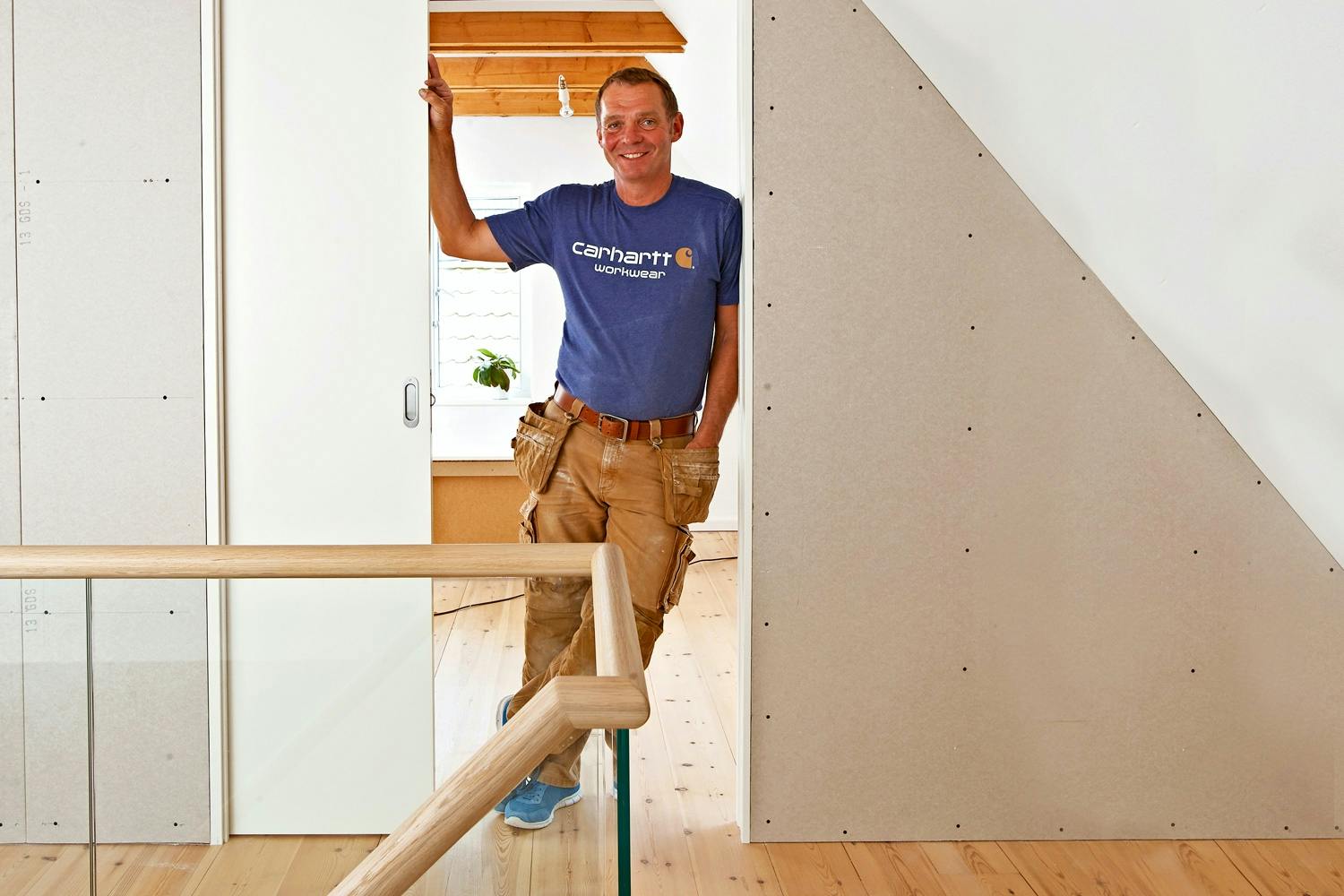 Flexibel skiljevägg med skjutdörr